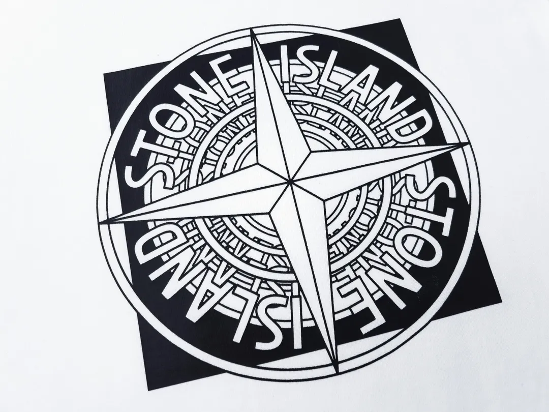 W626#P110💰 [Stone lsland/Stone Island summer new short-sleeved T-shirt with big compass print on the chest] ⚠️[Original creation with high control of details] - Made of 260 grams of combed cotton with 32-count double yarn, soft and comfortable to the touch, sweat-absorbent and breathable. - Simple, basic and versatile style, original quality, the first choice for couples. - Made in a large factory, four needles and five threads on the shoulder, neatly arranged, high quality workmanship. - Same style for men and women. Very versatile, one piece for everyone, details are clearly visible. Color: Black White Size: M L